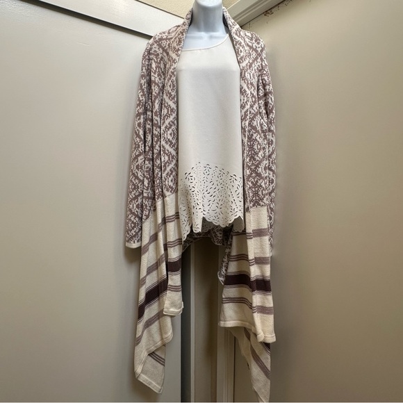 Asymmetrical Cream and Brown Patterned Heavy Sweater with contrast designs - Picture 1 of 7